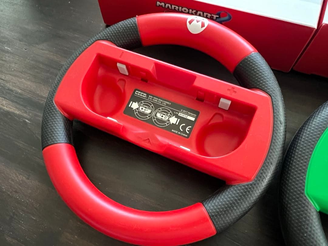 used NintendoSwitch 本体&マリオカートハンドル2つ付き