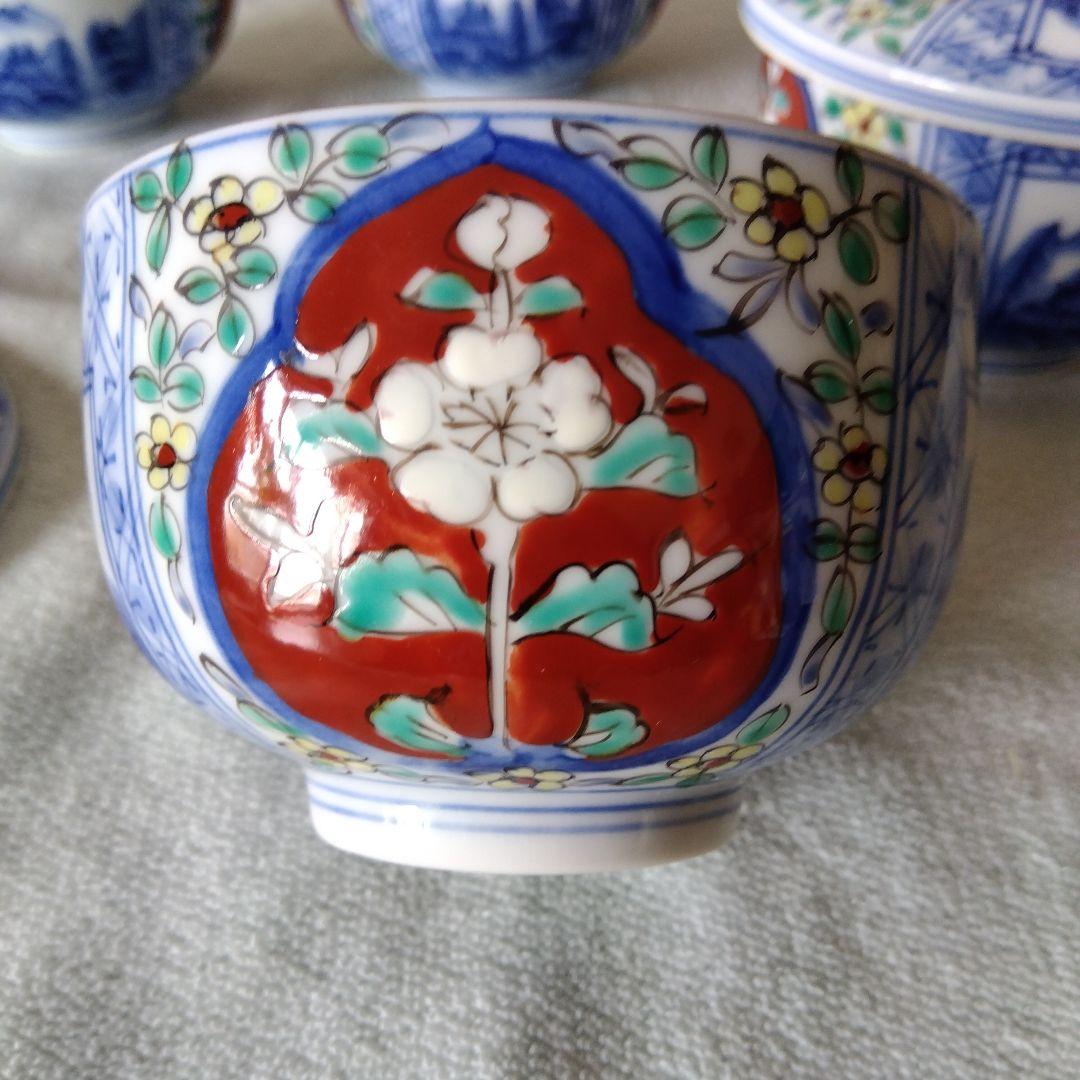 華山萬右衛門作　染錦草花間取山水蓋付湯呑揃