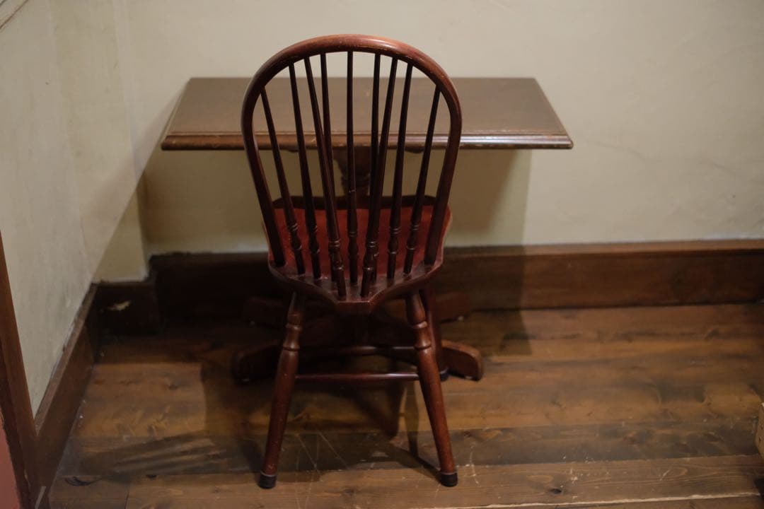 古い一本脚のテーブル　（楢　オーク系）　限定値下げ中〜日曜日まで