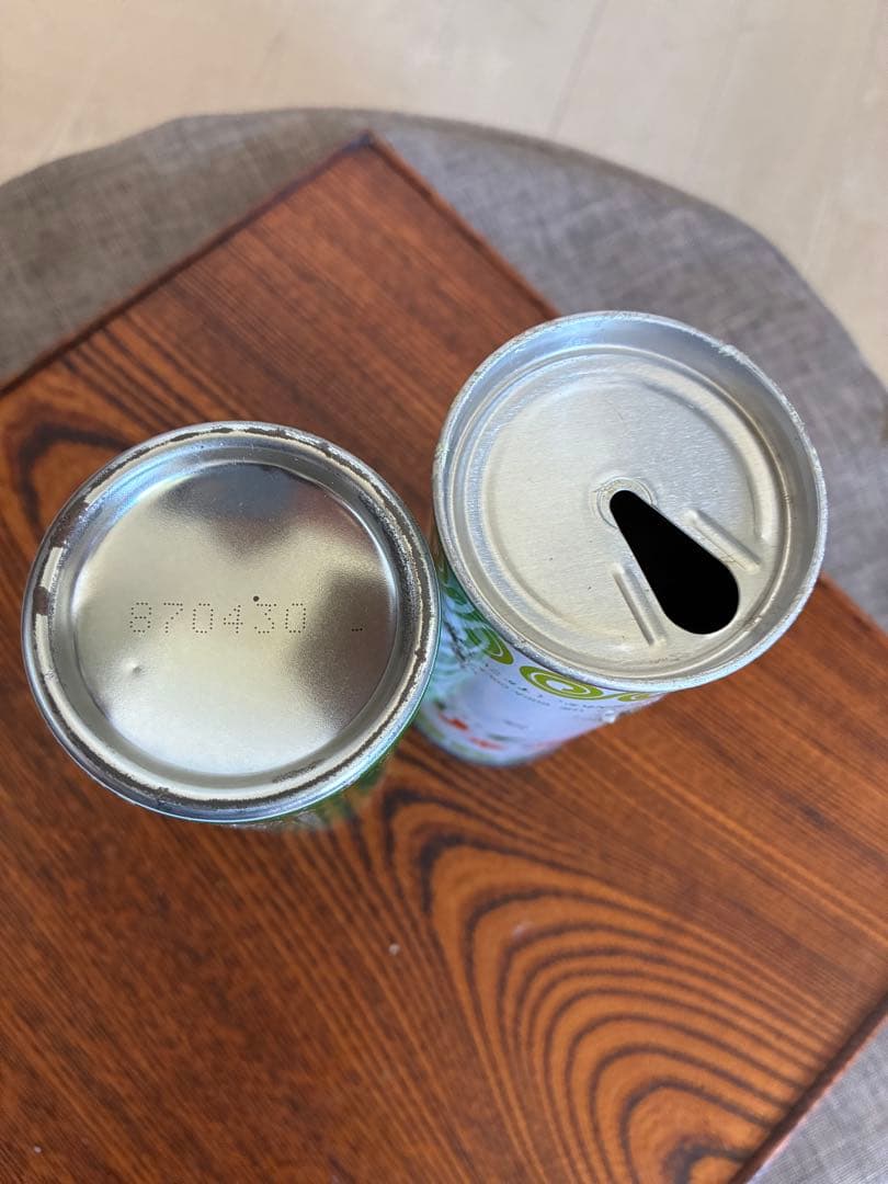 昭和レトロ　戦前エンボスラムネ瓶　おまけ付き　　　　レトロ缶ジュース　スプライト