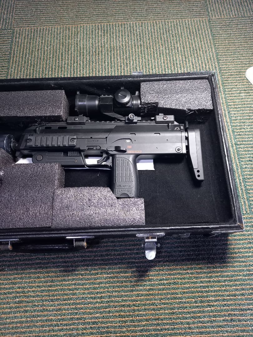 東京マルイ　MP7A1 サプレッサー スコープ付き マガジン欠品　ハードケース付
