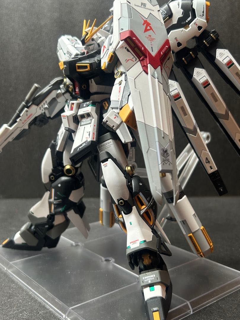RG hi-νガンダム 塗装済　完成品