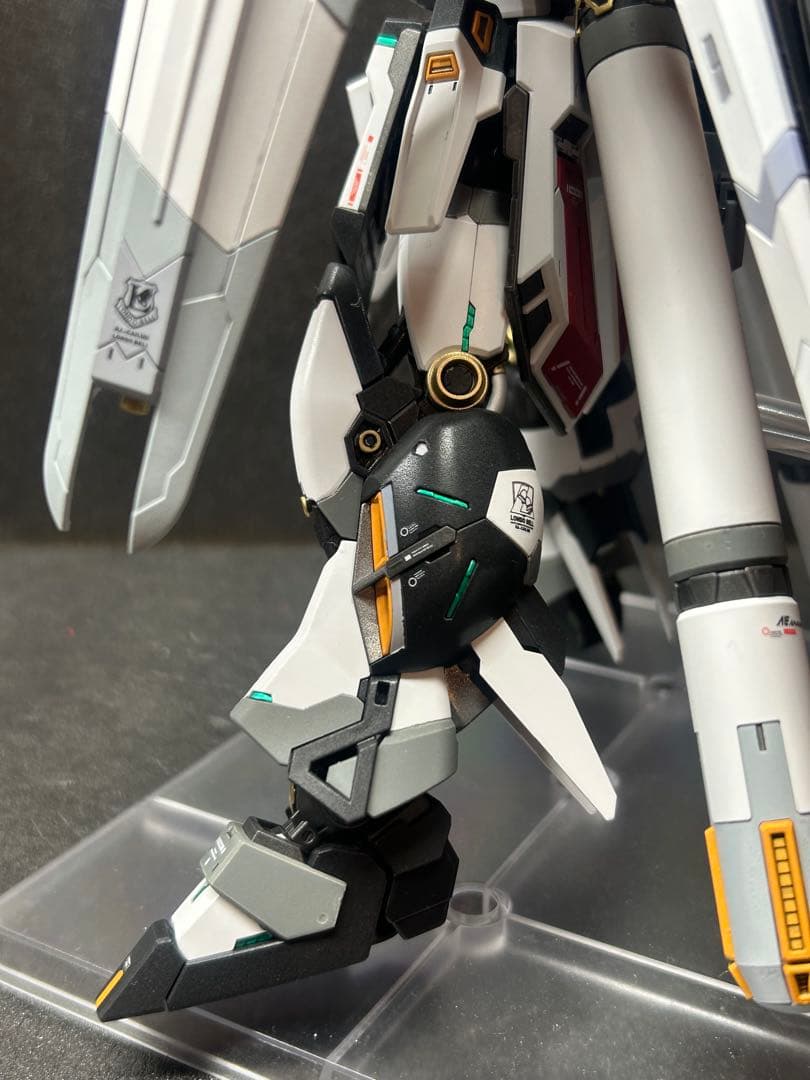 RG hi-νガンダム 塗装済　完成品