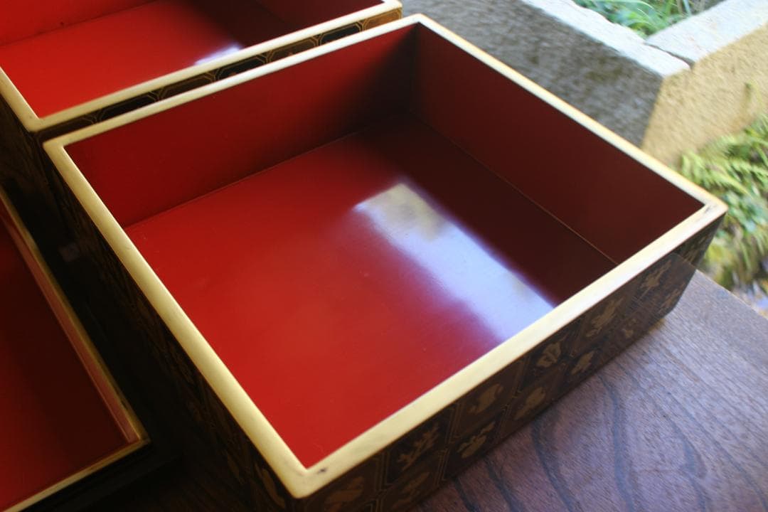 デッドストック！内朱金縁黒漆に極上宝尽蒔絵の映える二段重（検輪島塗重箱お重