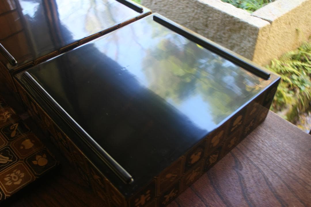 デッドストック！内朱金縁黒漆に極上宝尽蒔絵の映える二段重（検輪島塗重箱お重