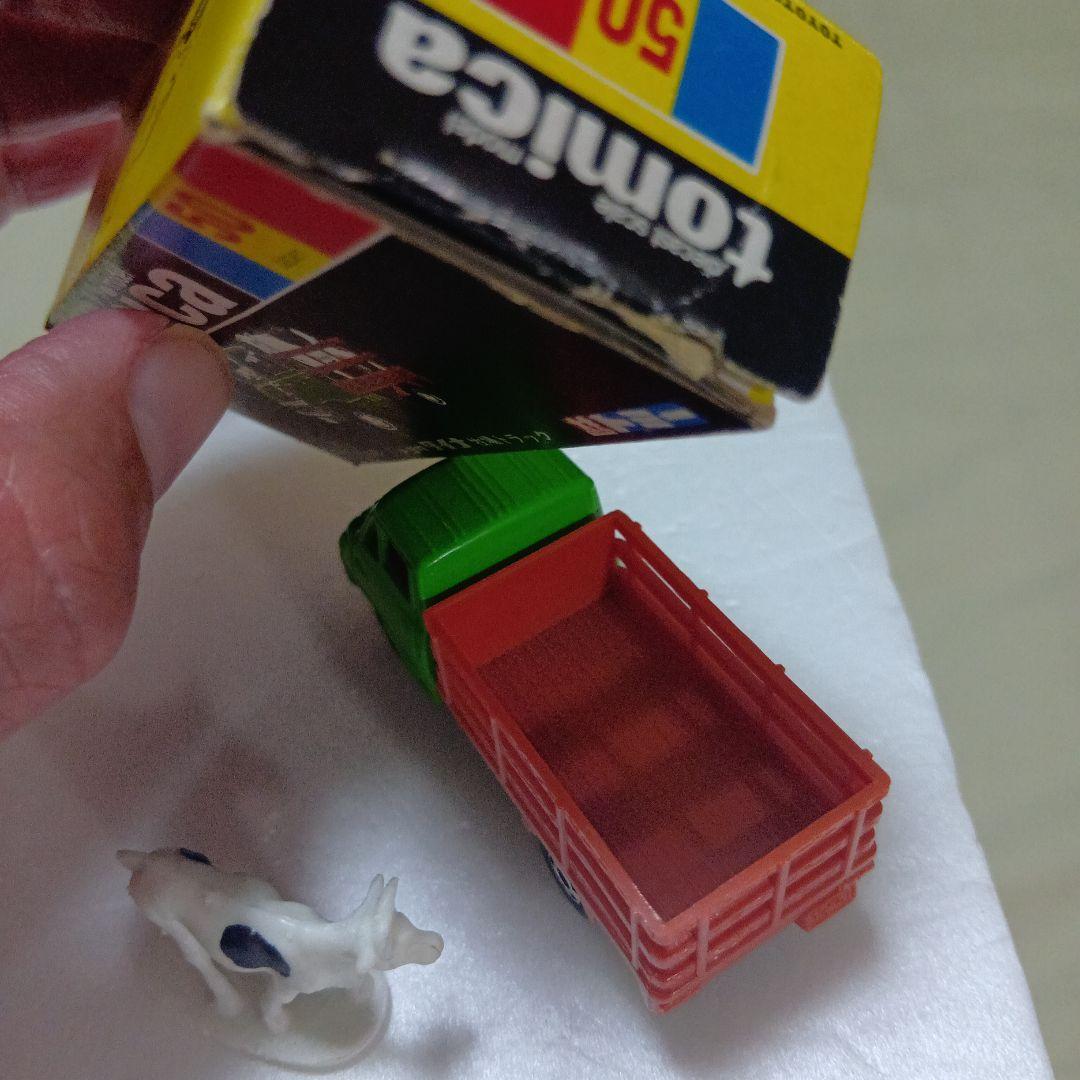 トミカ黒箱　トヨタ　ダイナ　牧場トラック 牛付き　日本製　外箱フタ4枚あります。