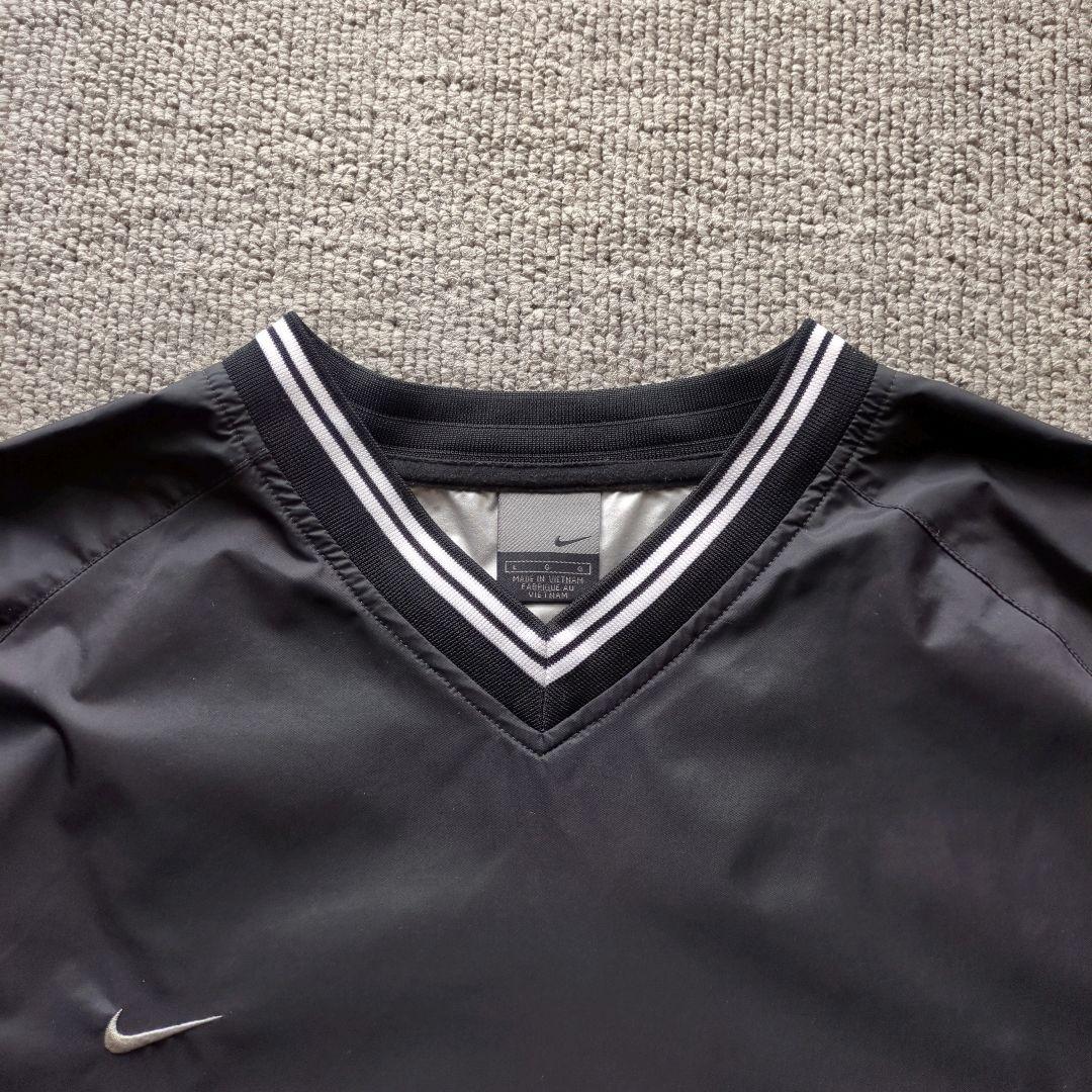 美品ナイキナイロンジャケットピステワンポイント刺繍バックプリント黒L