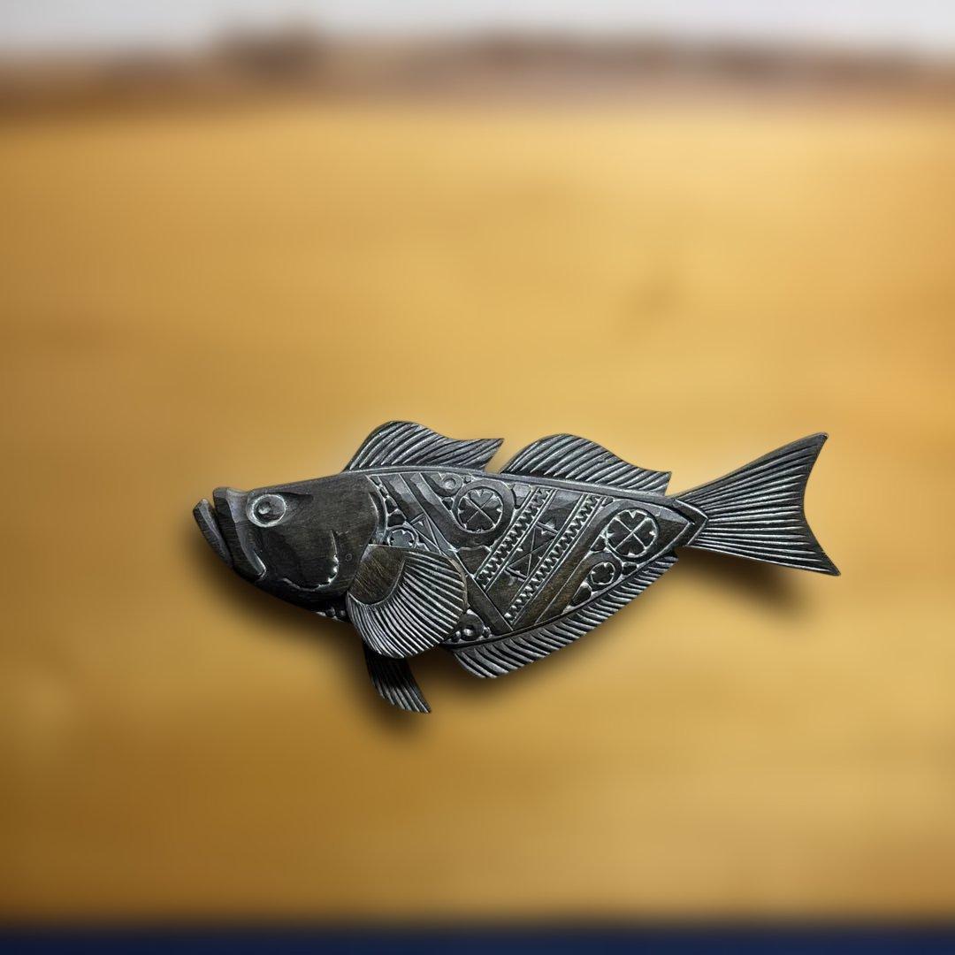 阿部紀男「魚」アイヌ文様パネル張り