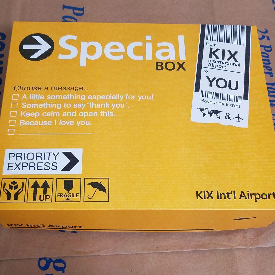 紙ものを詰め合わせた黄色い箱