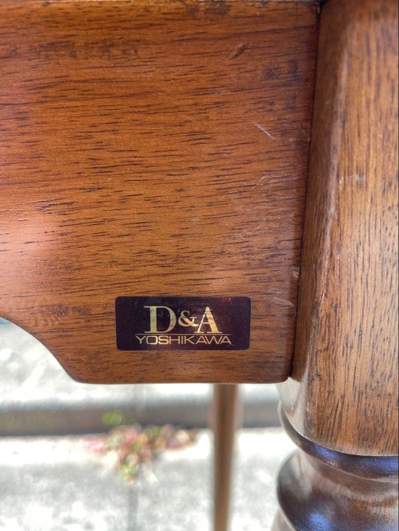 楕円形木製テーブル 彫刻入り　テーブル