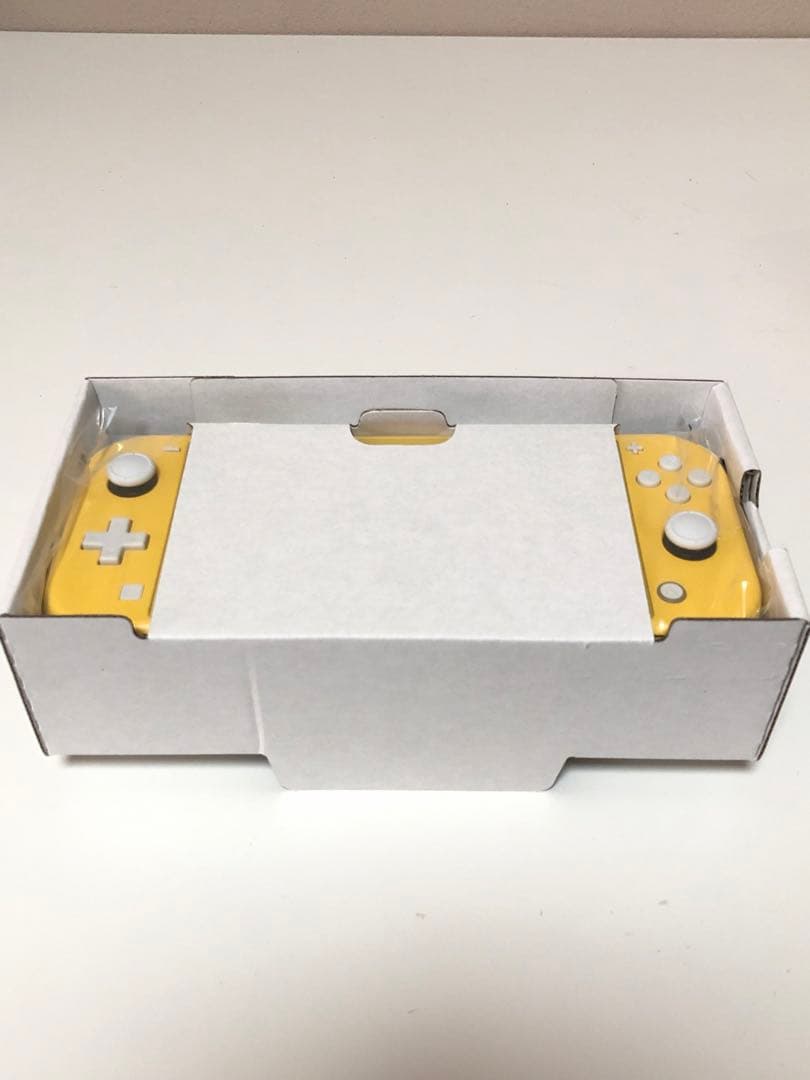 [未使用] Nintendo Switch Lite イエロー