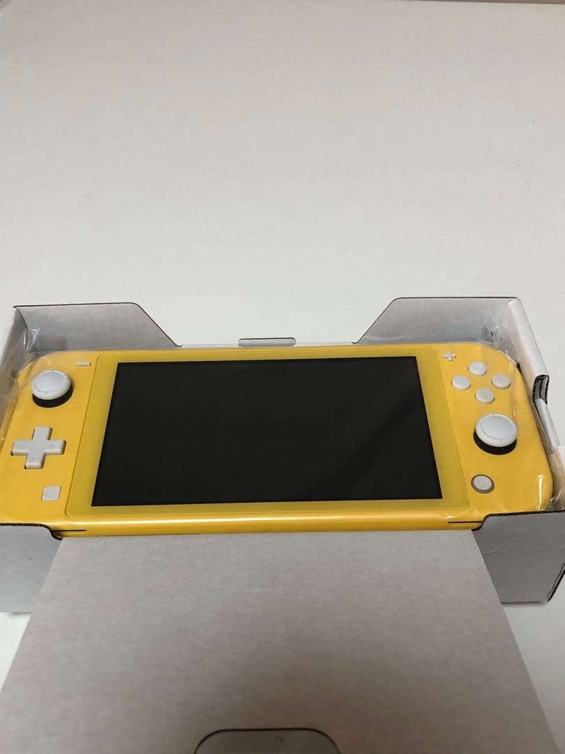[未使用] Nintendo Switch Lite イエロー