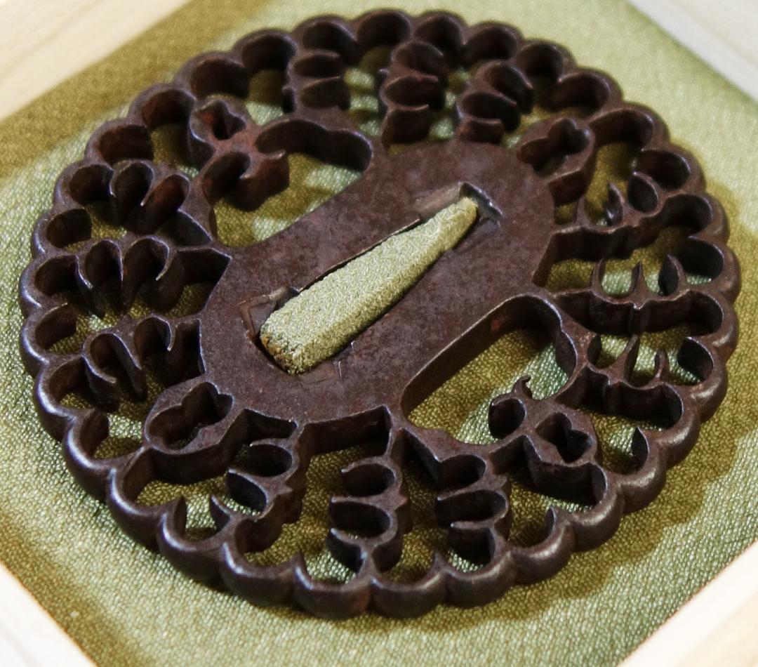 【抱茗荷雁金透鍔】鍔 鐔 鉄地 刀装具 日本刀 武具 骨董 アンティーク