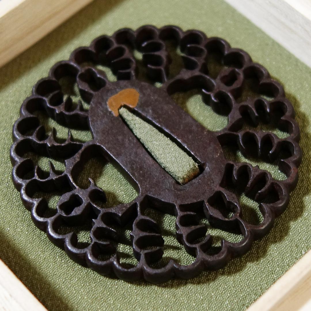 【抱茗荷雁金透鍔】鍔 鐔 鉄地 刀装具 日本刀 武具 骨董 アンティーク