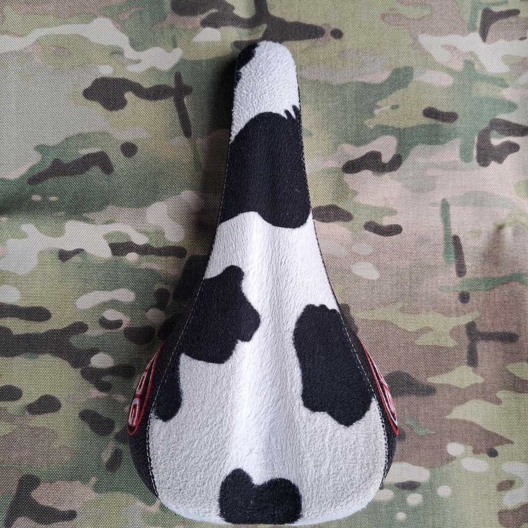 SDG サドル　牛柄　ブルーラグ