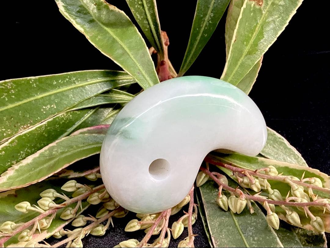 超レア‼️高額材料使用 ジェダイト糸魚川翡翠勾玉‼️ コレクション級　御守り　本物を