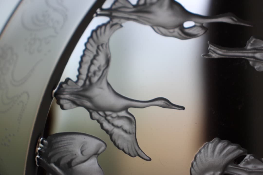 未使用・箱入　HOYAクリスタル　飛鶴金縁波紋様大皿　飾皿