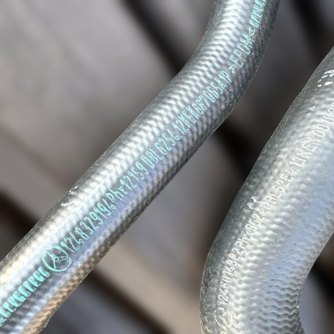 メルセデスベンツ部品　多分w124の500Ｅ用のホース類一式４点セット　未使用品