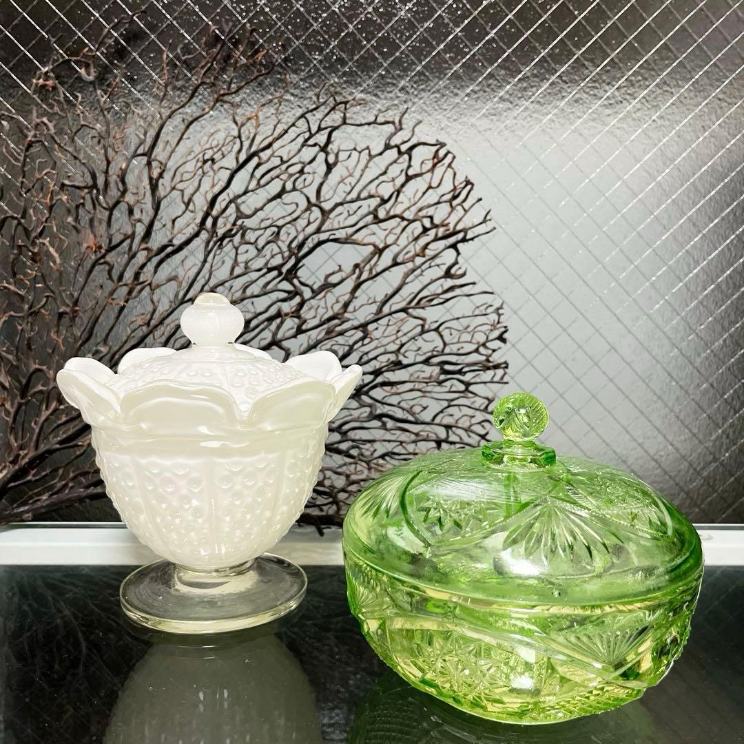 骨董　時代プレスガラス　ライムグリーン　切子調　菓子器　ボンボン入れ　　ウラン