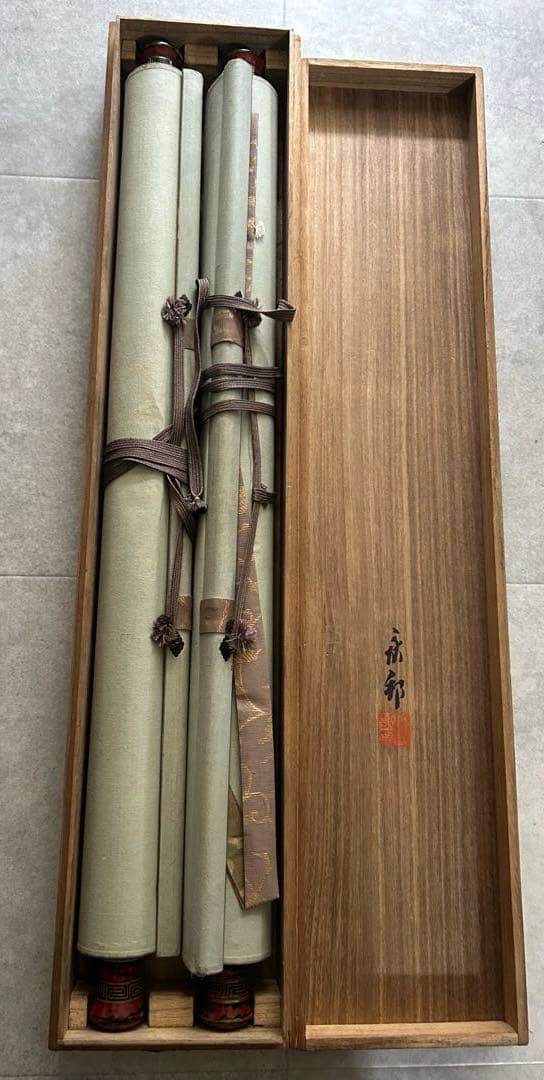 k*3様 橋本永郁 聴琴　美人図　双幅 共箱 漆塗軸先 掛け軸　骨董品