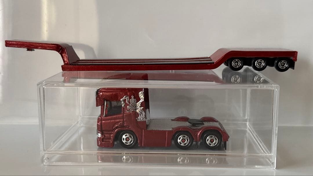 亀次郎　トミカ改造　デコトラ　スカニア　低床トレーラー仕様　ケース付き