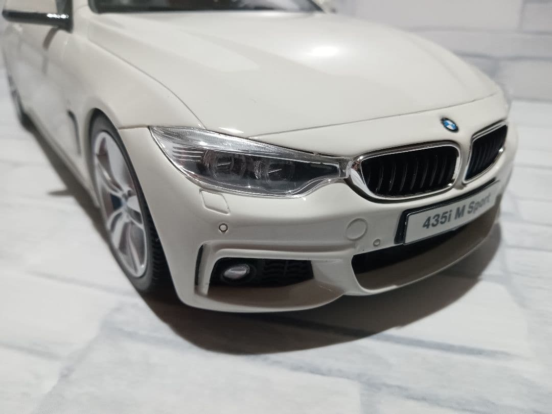 1/18  M435i ホワイト　ミニカー　4シリーズ