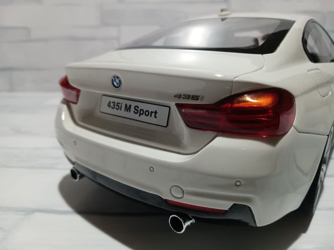 1/18  M435i ホワイト　ミニカー　4シリーズ