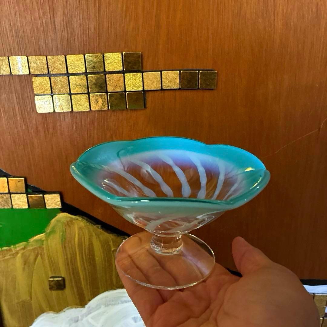 骨董　時代ガラス　希少　翡翠色乳白色暈し　流線紋　花型　朝顔コップ　氷コップ１客