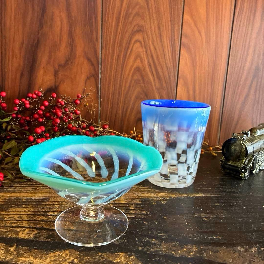 骨董　時代ガラス　希少　翡翠色乳白色暈し　流線紋　花型　朝顔コップ　氷コップ１客