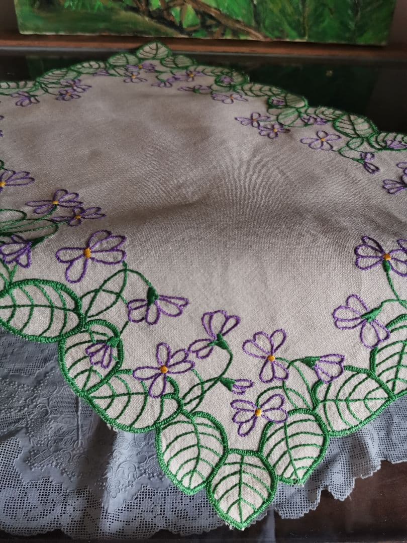 アンティーク/ヴィンテージ フランス 菫の葉と花のカットワーク刺繍 リネンクロス