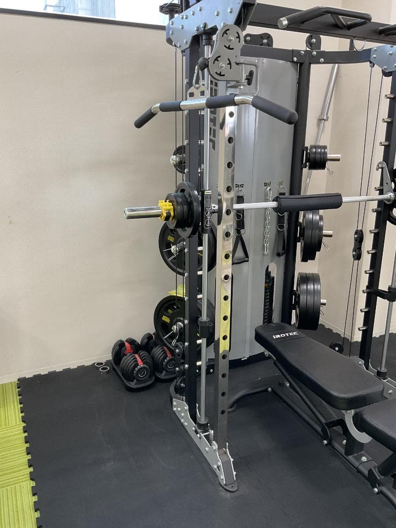 IROTEC マルチジム ベンチプレス付き