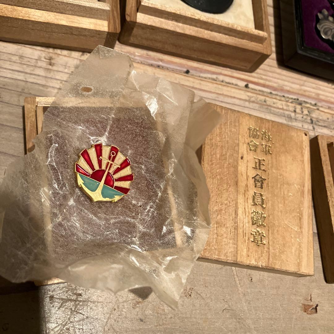 古*ン様 勲章まとめ 勲章 徽章 記章 バッジ 記念章勲章 勲八等白色桐葉章 詳