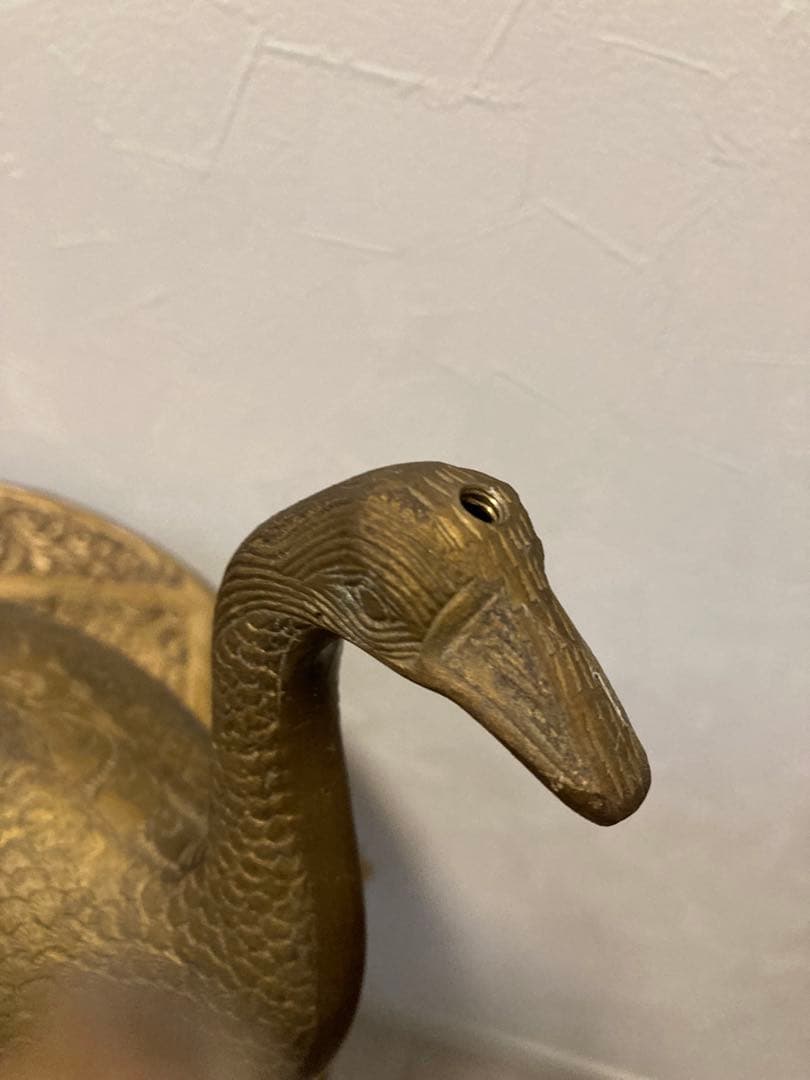 ブラス、真鍮製 孔雀の彫刻