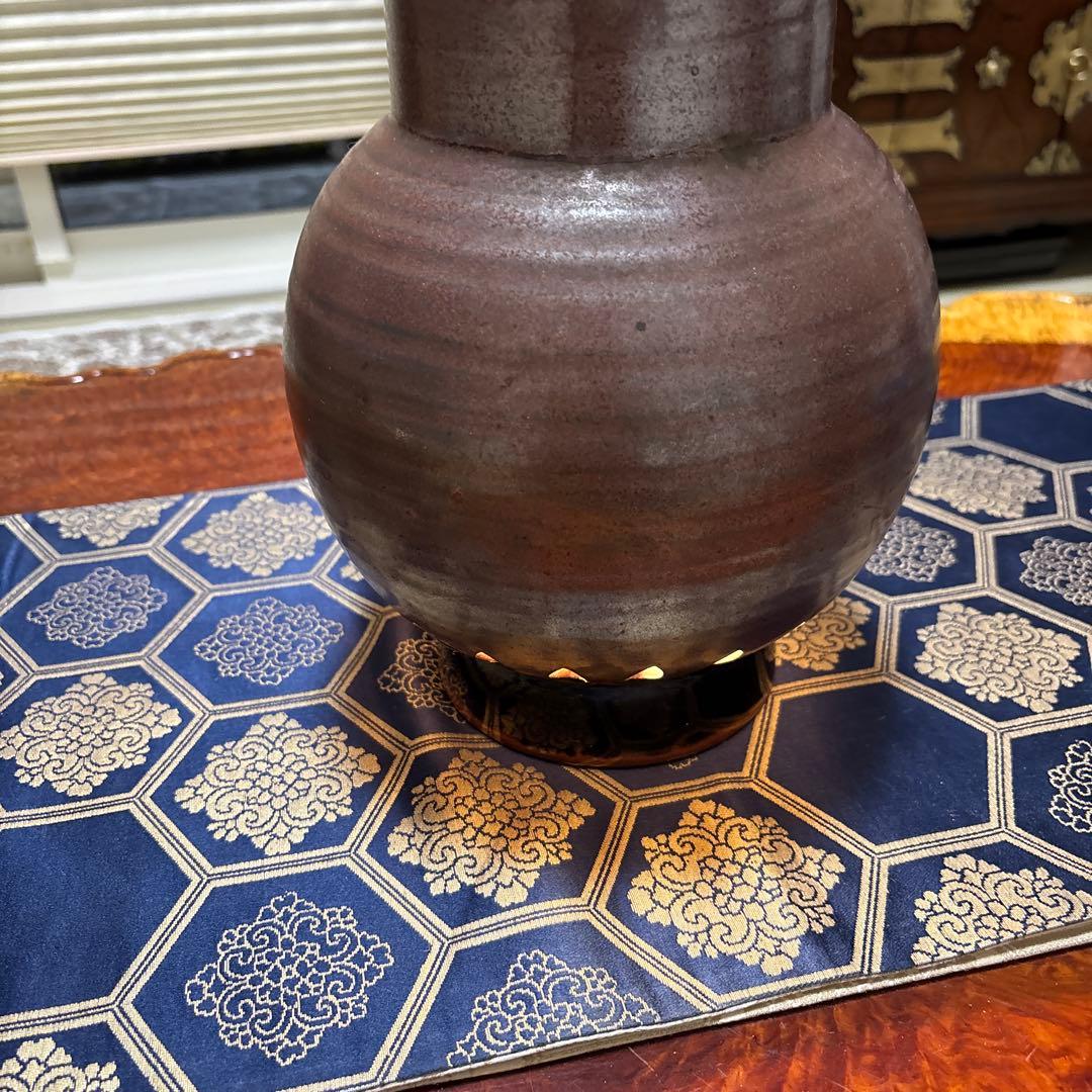 陶器製の茶色の照明器具