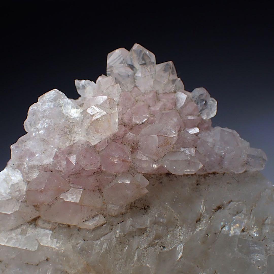 【ブラジル/ミナスジェライス産】ローズクォーツクラスター