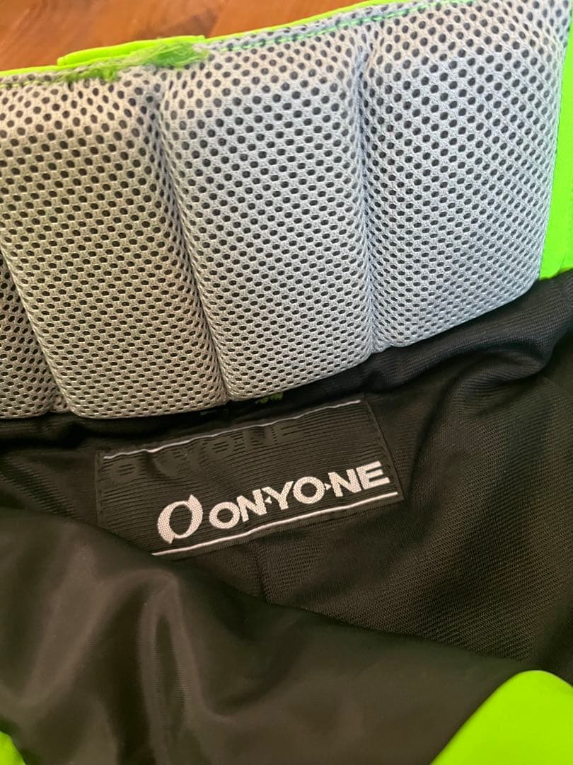 k*u様 未使用 ONYONE オンヨネ スキーウェアメンズ Ｍ 上下