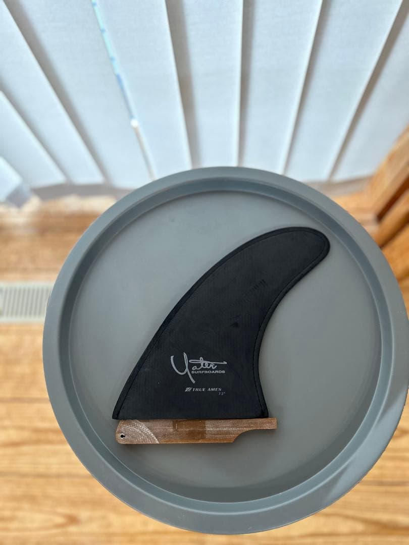 TRUE AMES YATER シングルフィン 7.5インチ ブラウン