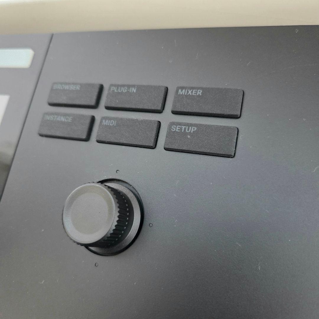 KOMPLETE KONTROL S49 MK2 MIDIキーボード