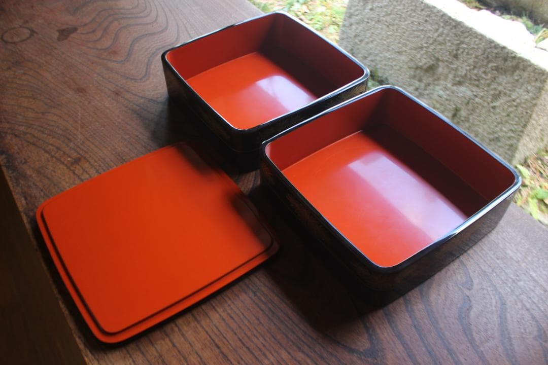 極小傷あり！端正な内朱黒漆に極上忍沈金の映える二段重（検輪島塗重箱お重