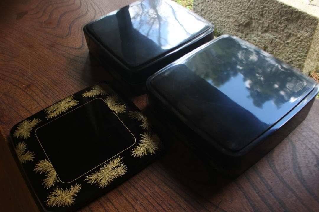 極小傷あり！端正な内朱黒漆に極上忍沈金の映える二段重（検輪島塗重箱お重