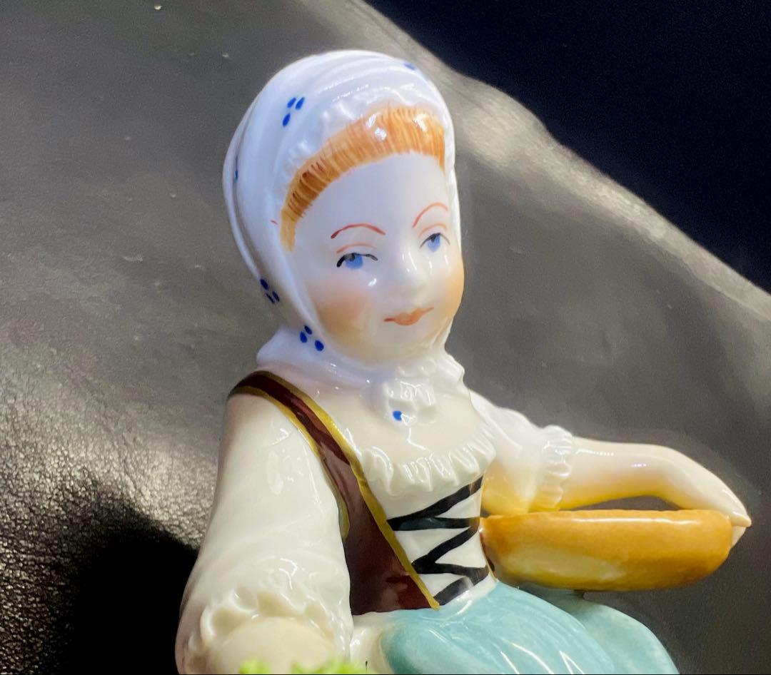 農婦 鶏 陶器 フィギュリン