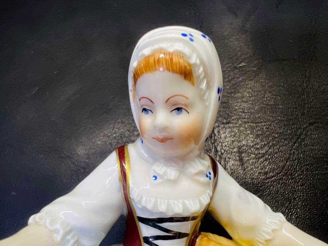 農婦 鶏 陶器 フィギュリン