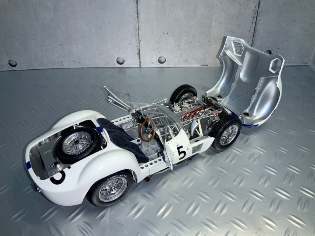 ミニカー　1/18 マセラティー　ティーポ61 ミニチャンプス