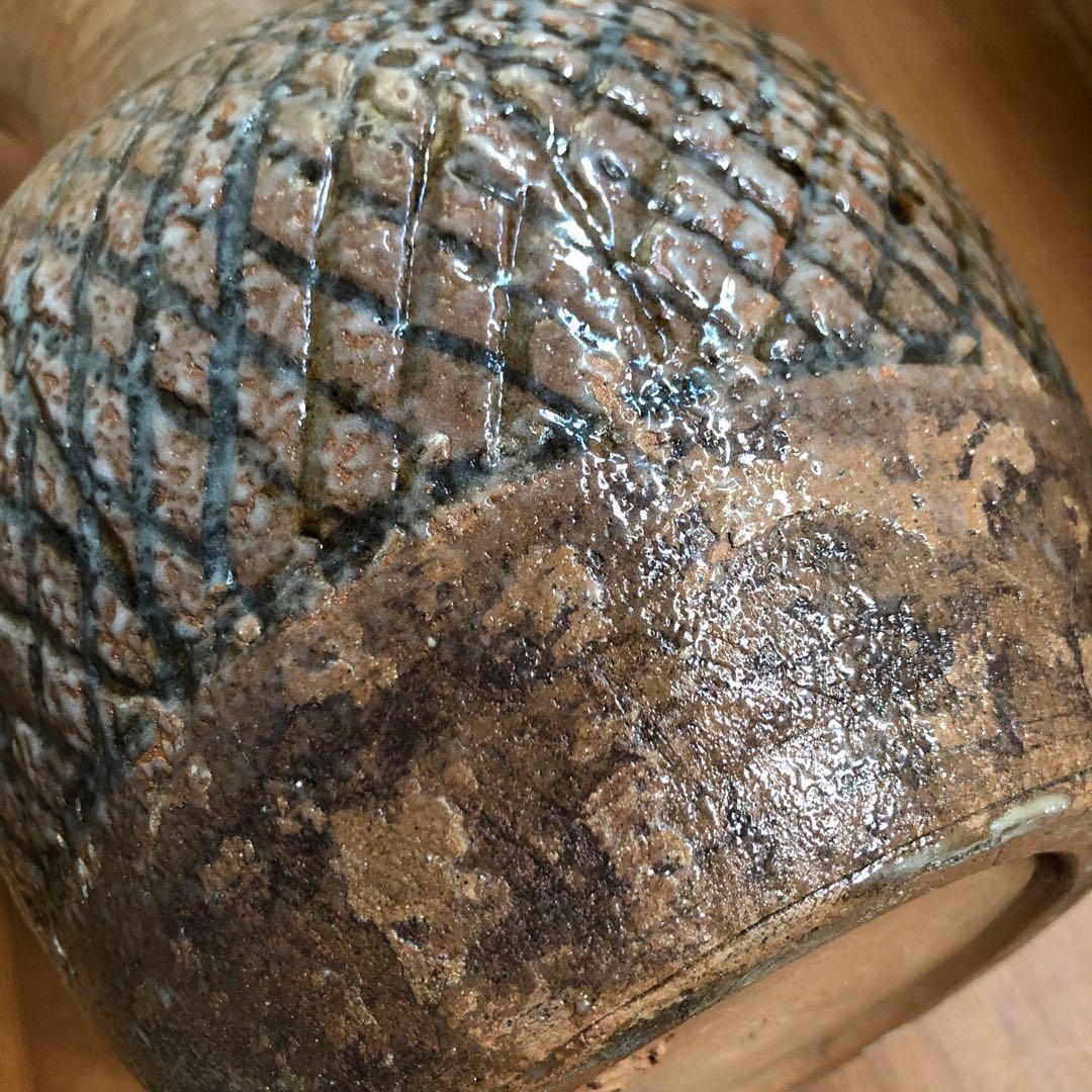 骨董品 青い光が美しい持ち手付き茶色陶器壺 茶道花道水壺 弥生式土器水瓶 作家物