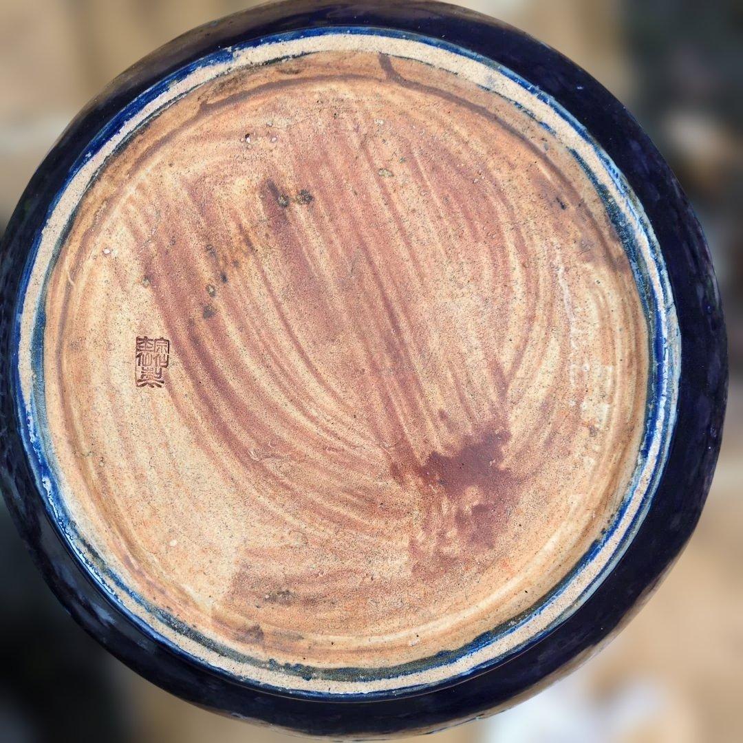 紫色の花柄陶器。火鉢　植木鉢　水鉢 　直径：約４５cm　高さ：約２９.5cm