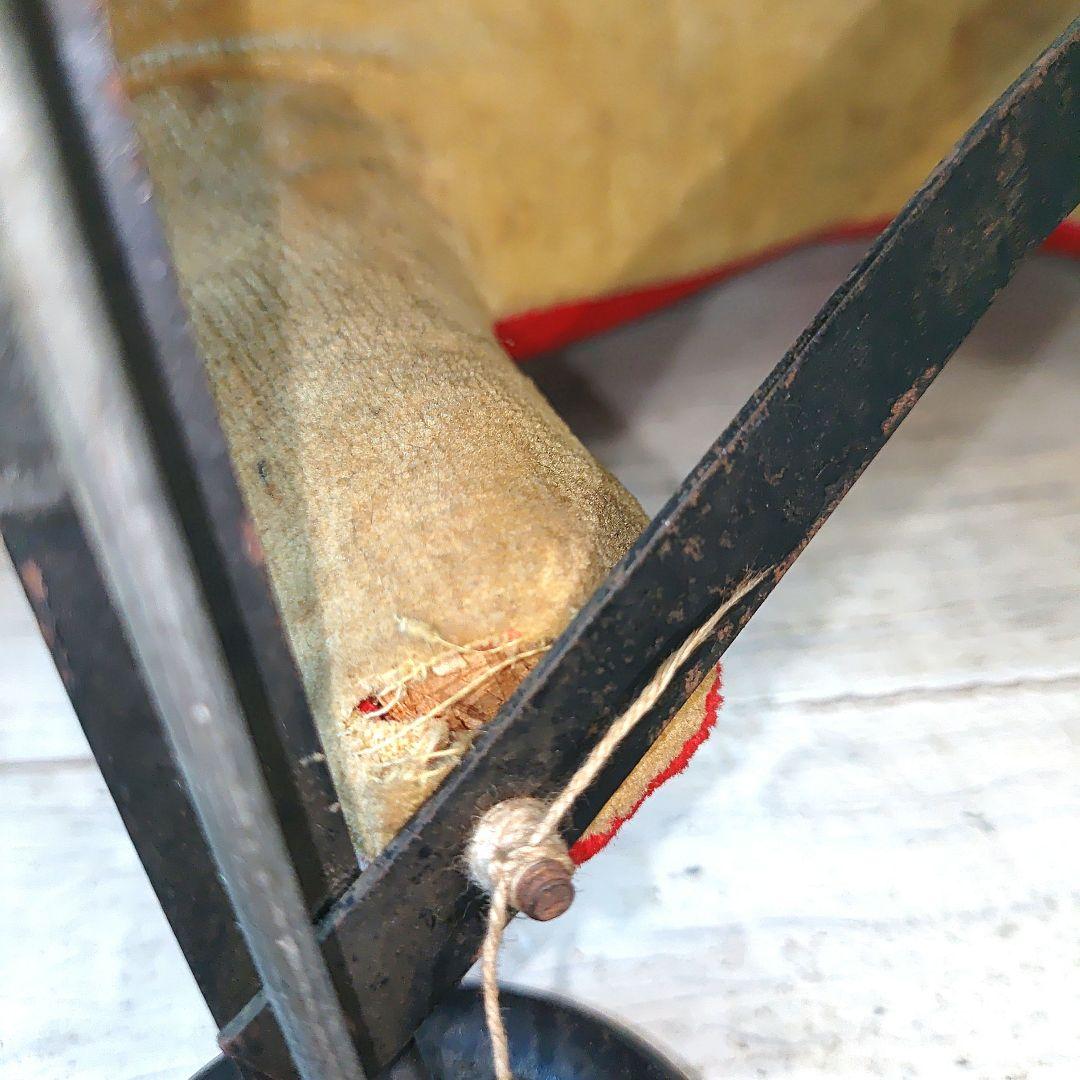 アンティーク人形　赤い犬の引きぐるま玩具
