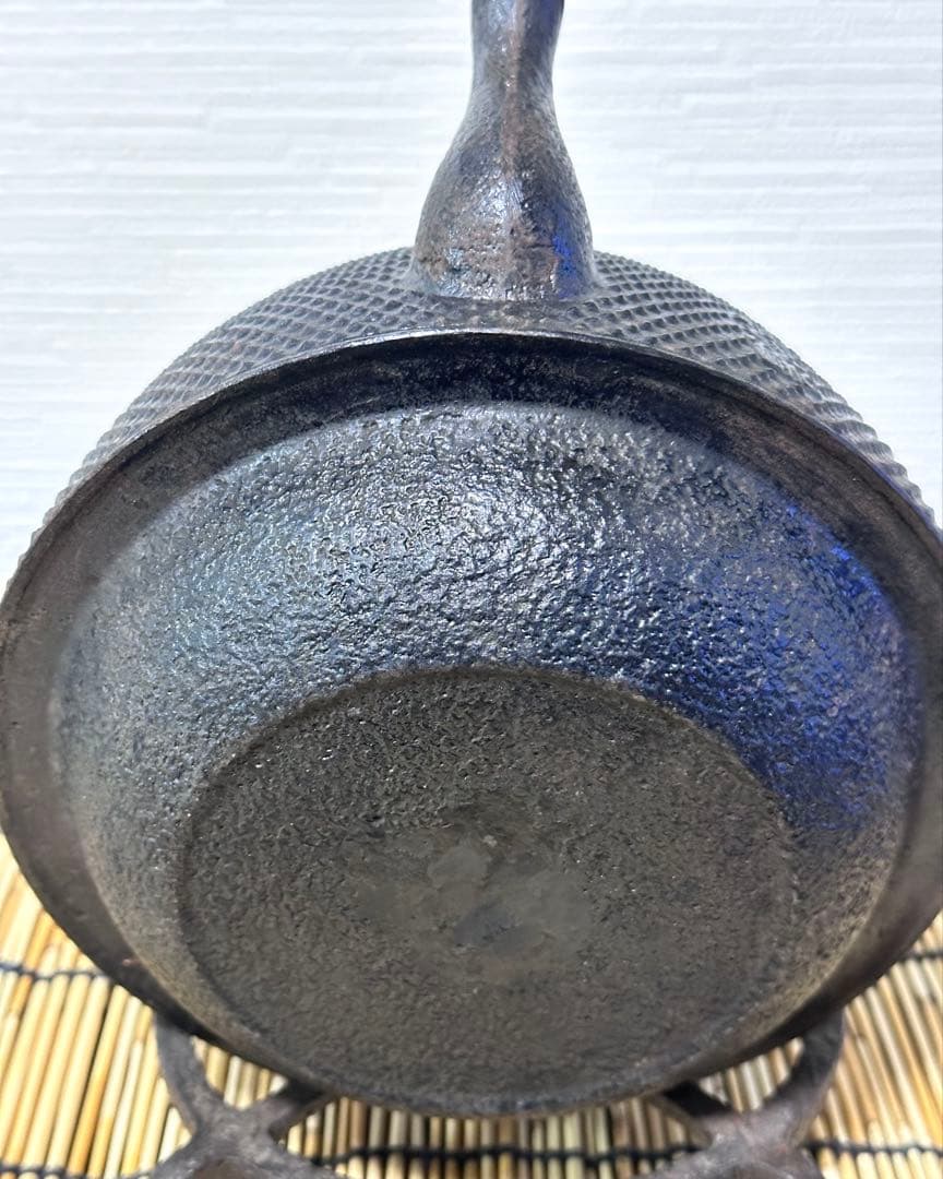 未使用品、長期保管品、栞付　南部岩鋳造　１５型九重アラレ　南部鉄瓶　南部鉄器