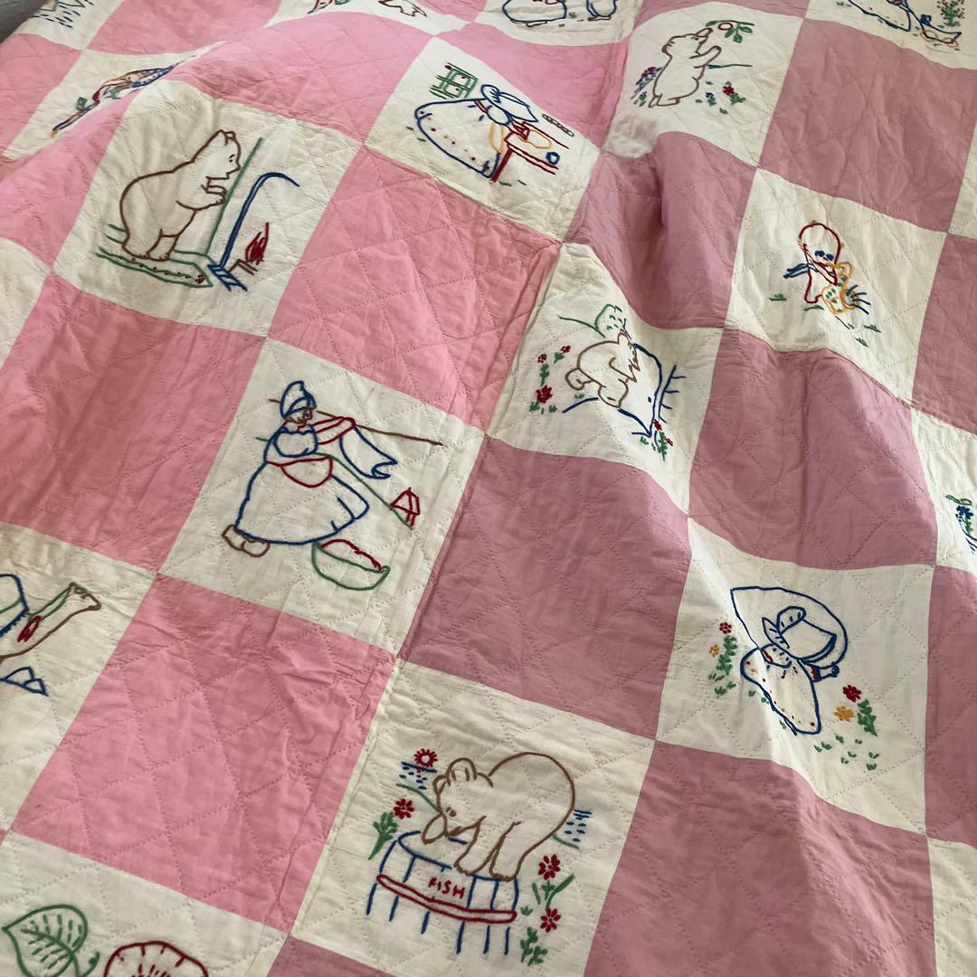 ビンテージ刺繍キルト(スーちゃん他) 172×180位　刺繍部分20角×32個