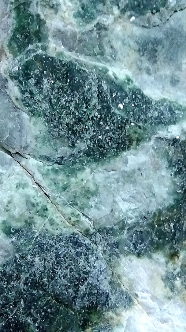 ★翡翠原石★糸魚川硬玉【横川転石・川ズレ・ウブ16kg】