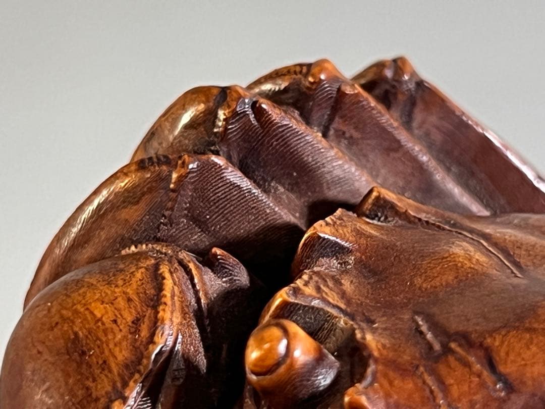 木製カニの彫刻